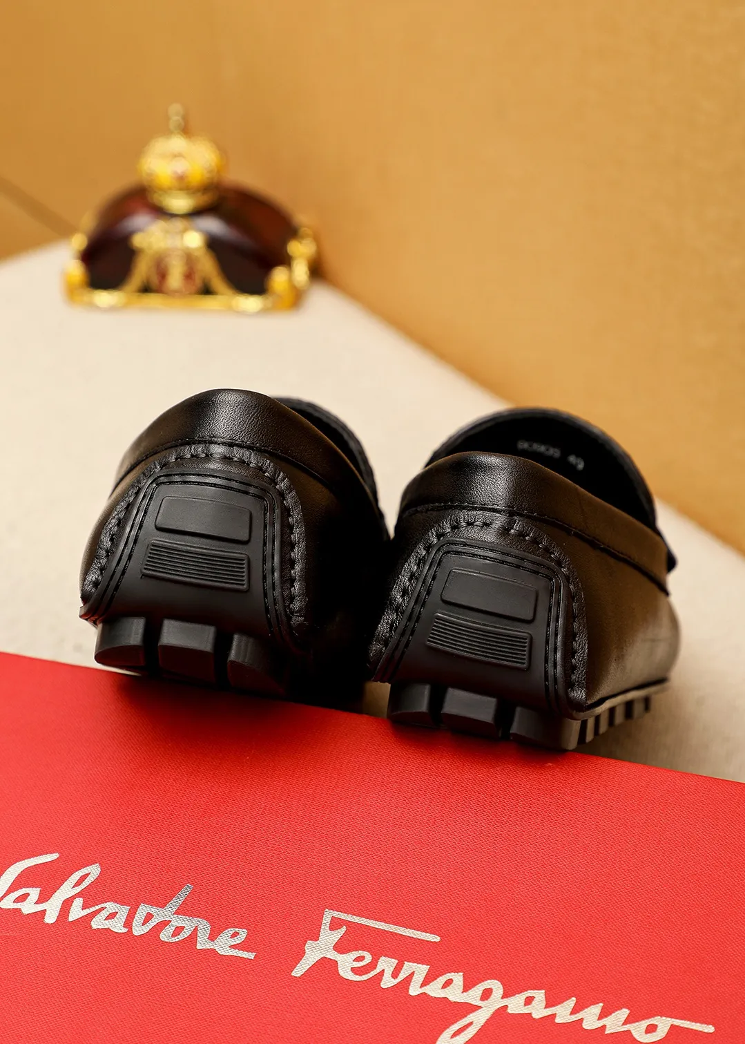 Men's shoes 💰360 💐 Product trademark: Ferragamo "Ferragamo" bean shoes Regular size: 38-44 (45.46🉑️customized) Product materials: Selected imported woven cowhide upper + classic hardware buckle, imported pig leather lining. Strong three-dimensional visual effect, original outsole color: 1⃣️color optional